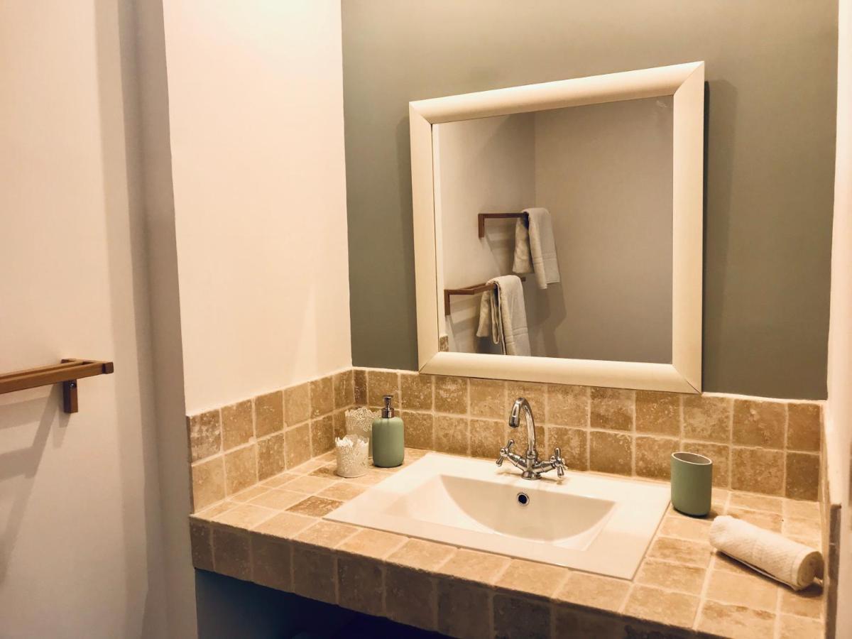 La Petite Sardine Bed & Breakfast Lirac Bagian luar foto