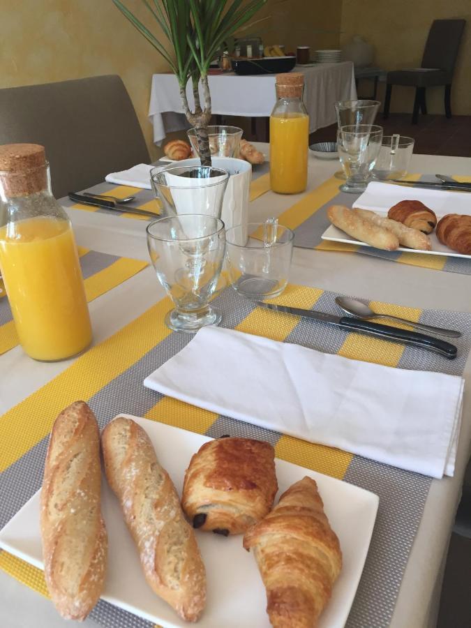 La Petite Sardine Bed & Breakfast Lirac Bagian luar foto