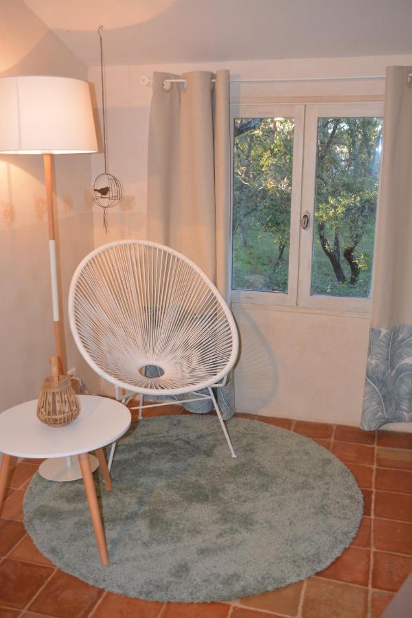 La Petite Sardine Bed & Breakfast Lirac Bagian luar foto